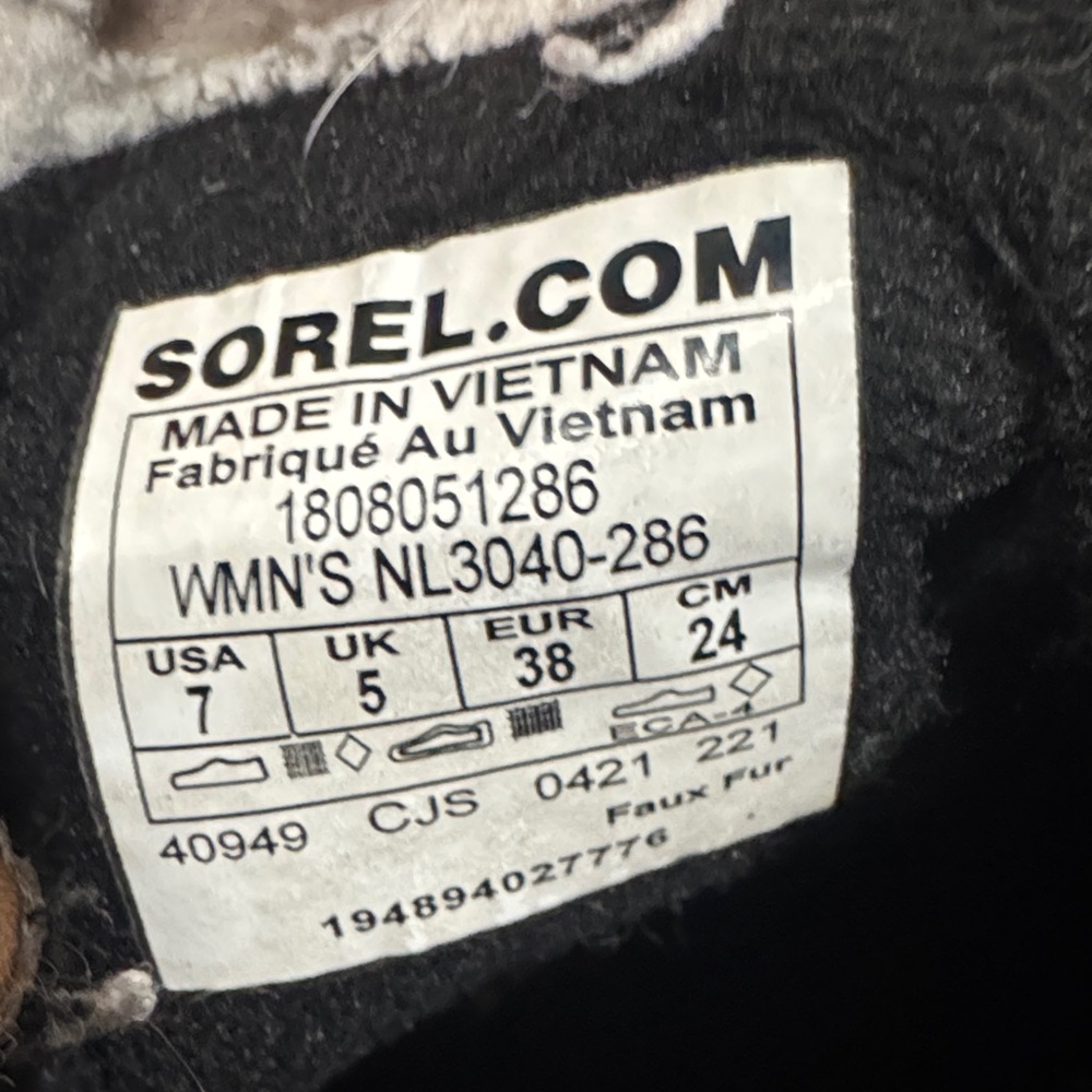 Sorel Women's Explorer Carnival Waterproof Boot size 7 - Picture 2 of 8